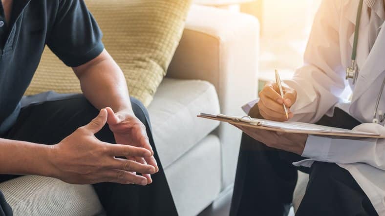 Patient meeting with a psychologist to discuss pain