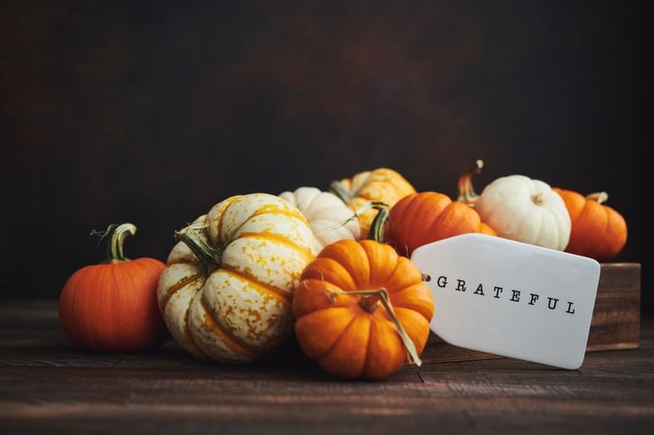 Fall decor with a "grateful" tag